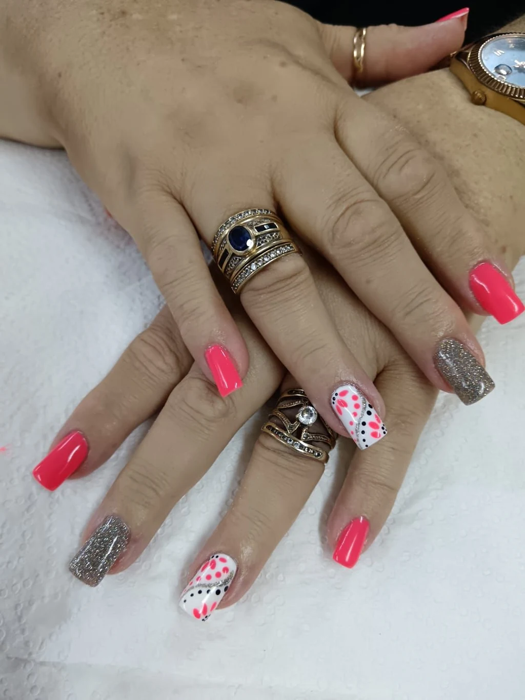 Coral nails with a leopard-print accent and silver glitter